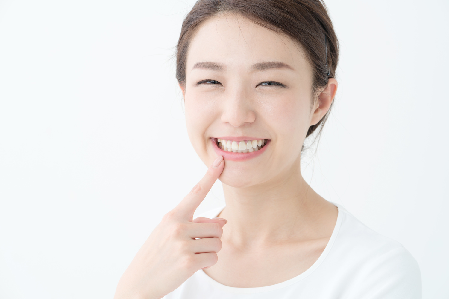 歯の矯正にかかる期間はどのくらい？治療方法の種類や特徴から費用まで